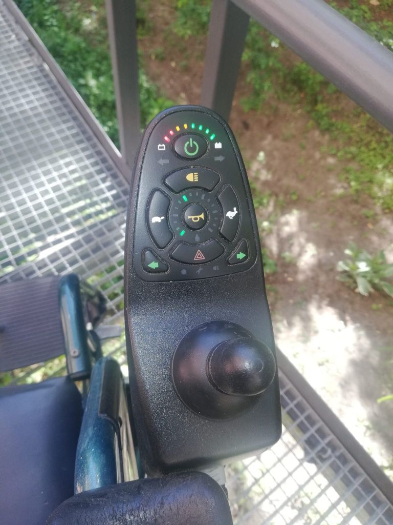 Wózek inwalidzki elektryczny Vermeiren typu Quad