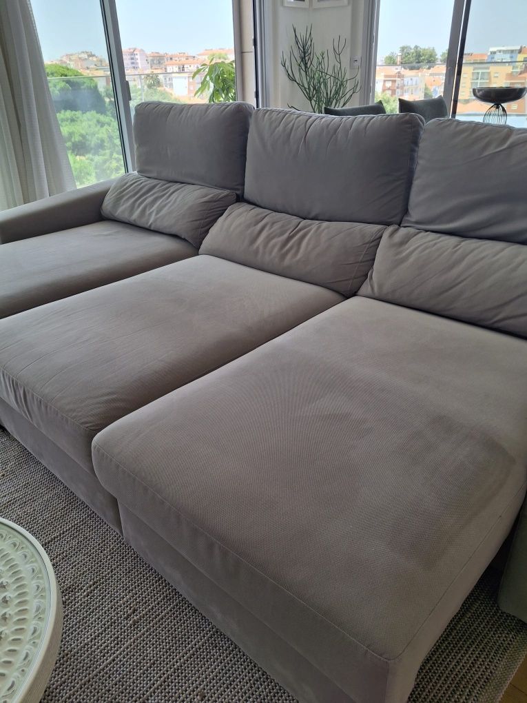 Sofá chaise-longue cinza