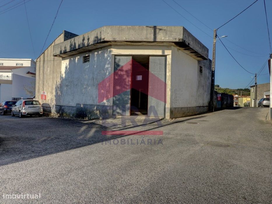Armazém com 146m2 inserido em lote de 282m²