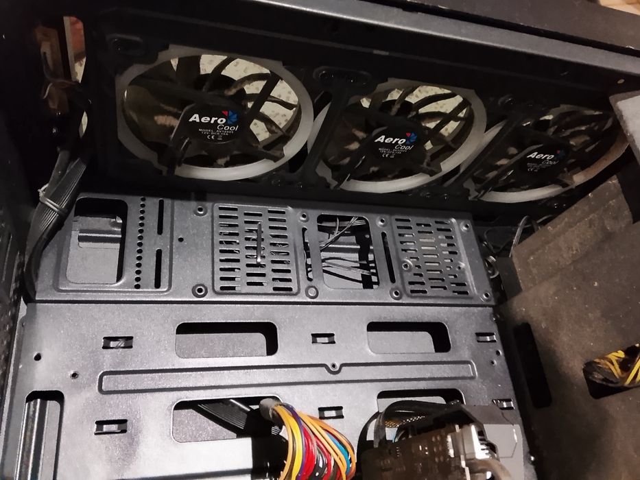 Troco DUAS TORRES Por um PORTATIL em bom estado