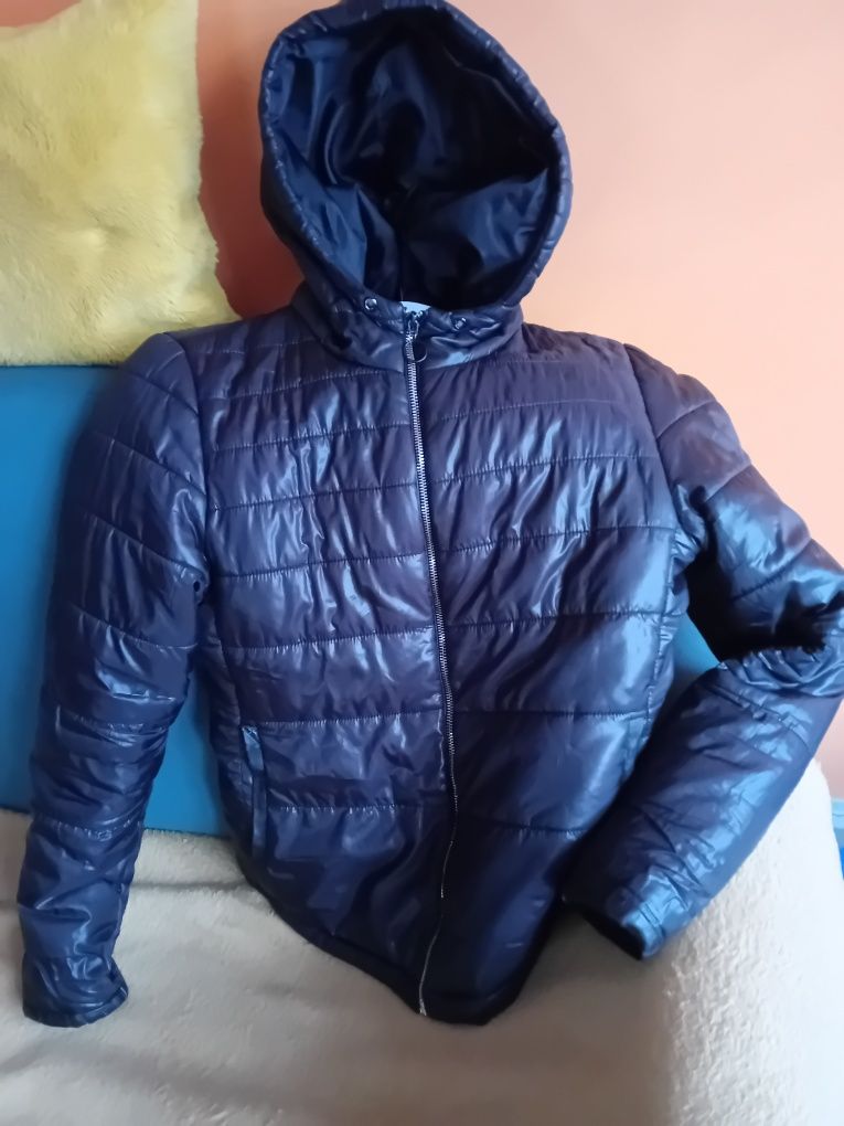 Kurtka pikowana z kapturem Bershka
