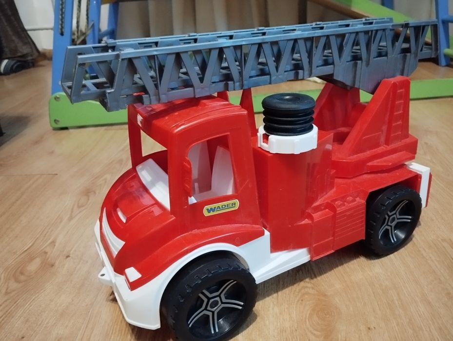 Іграшка пожежна машина велика Вадер з водою