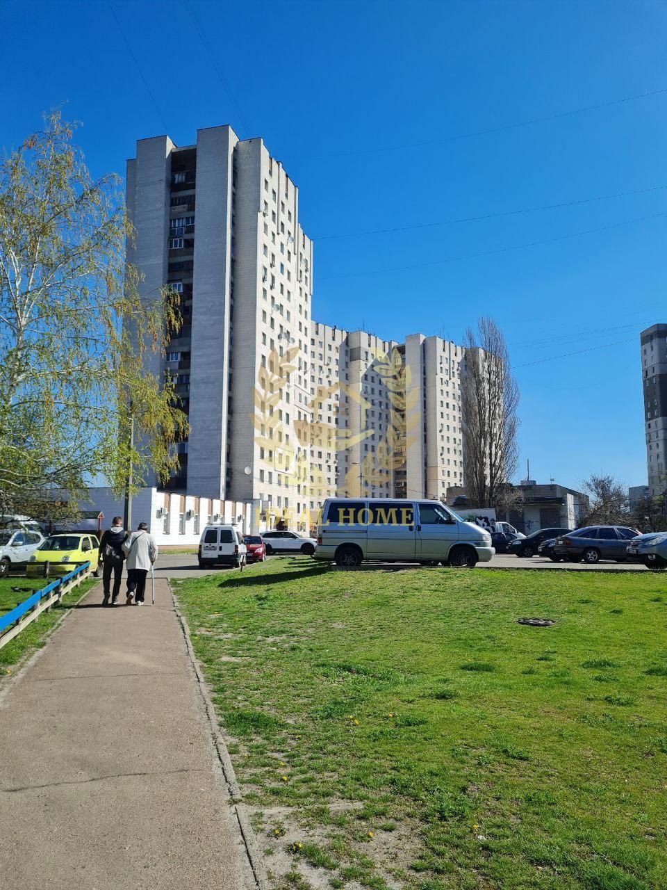 Продається кімната в комунальній квартирі , вул Азербайджанська