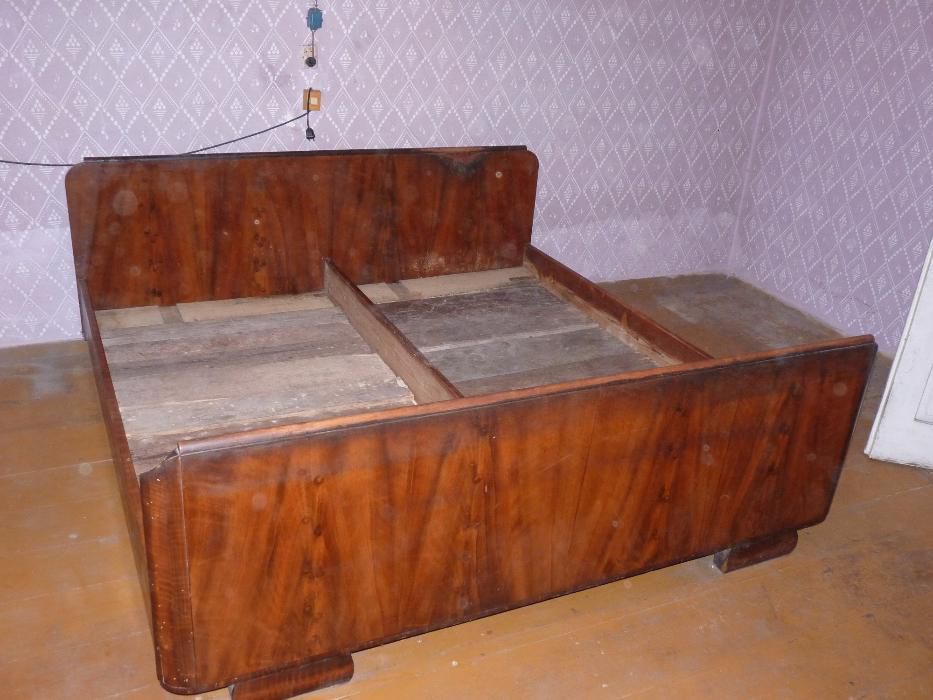 Zabytkowe drewniane łóżko, vintage, art. deco.