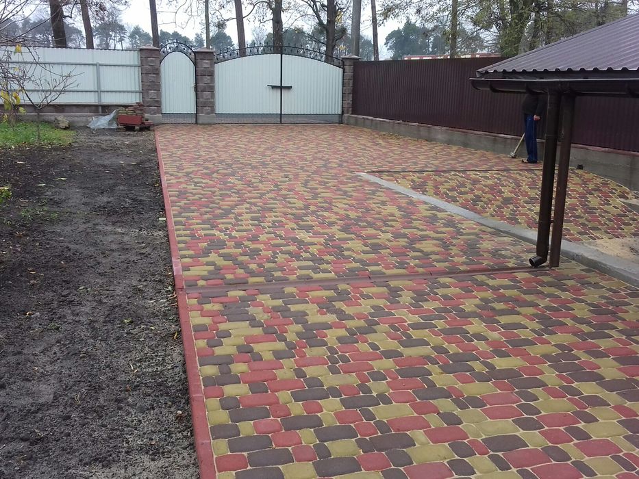 Професійне укладання бруківки, тротуарної плитки.