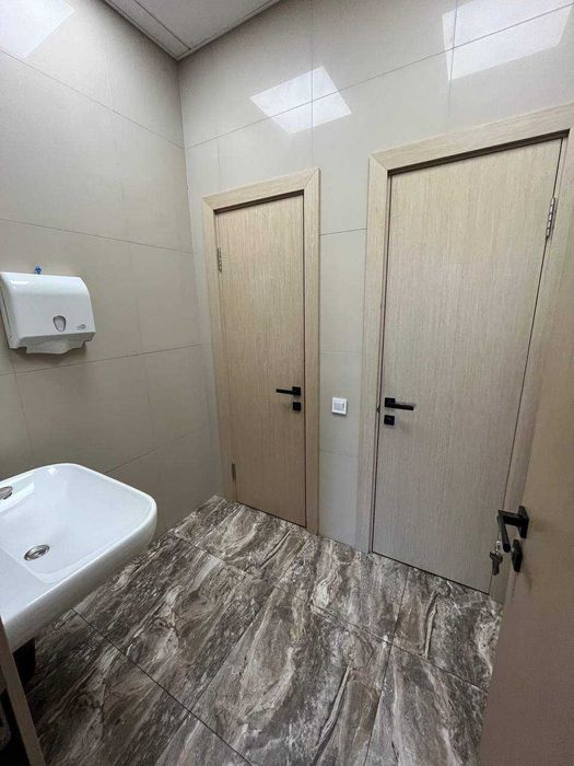 Мебльований офіс в БЦ преміум-класу, метро Звіринецька