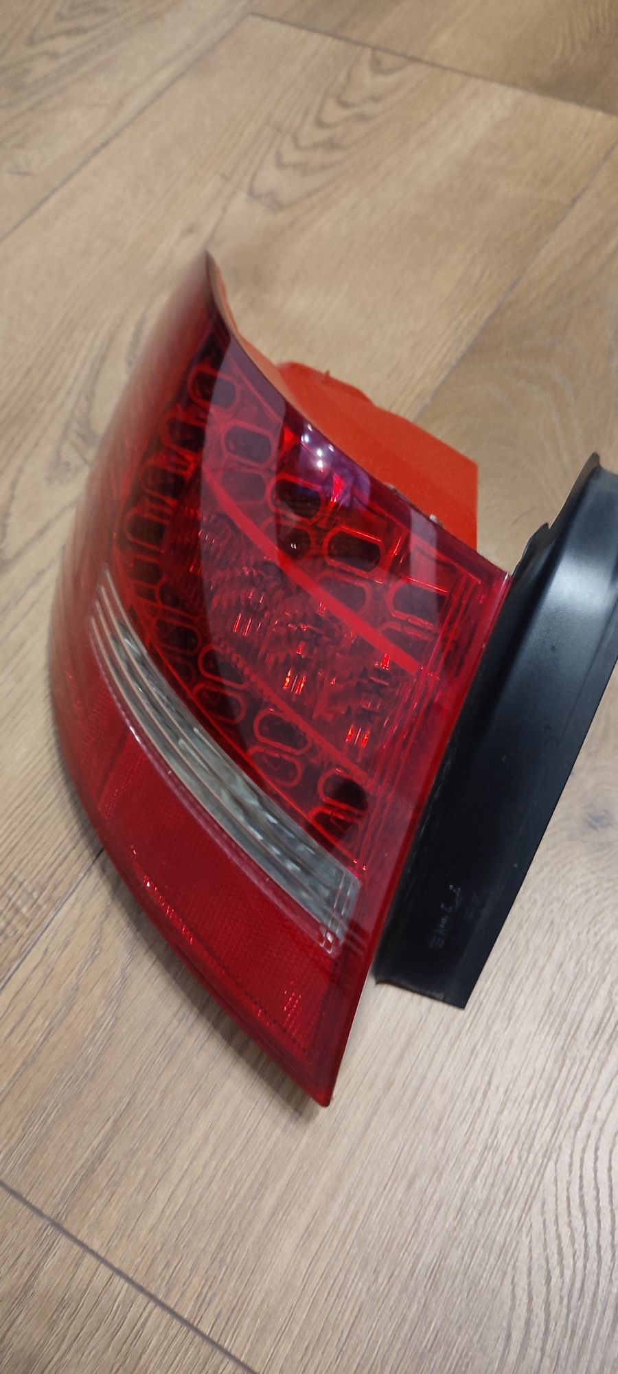 Lampa LED Audi A6 C6 w błotnik lewa A6C6 komb polifti