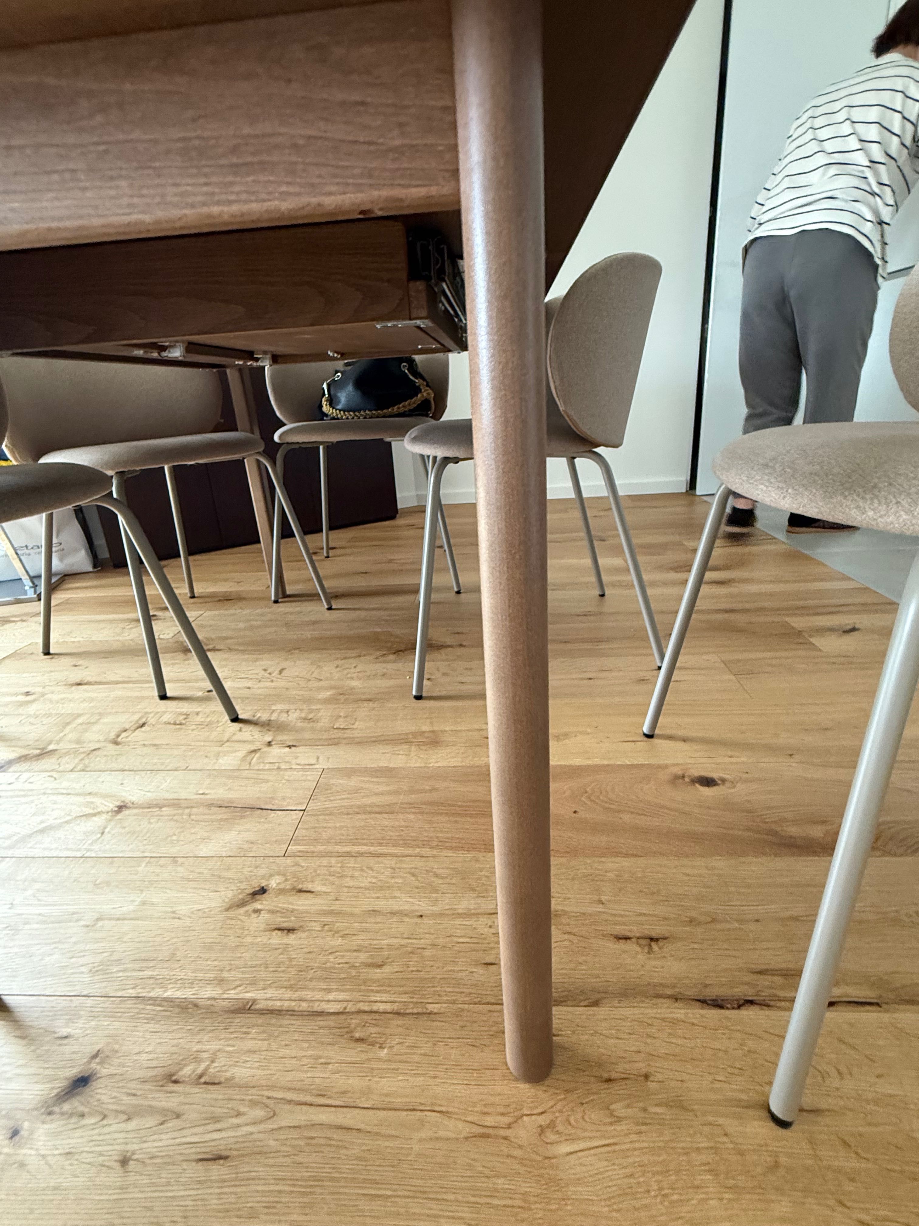 Mesa Ikea extensível como nova e 4 cadeiras
