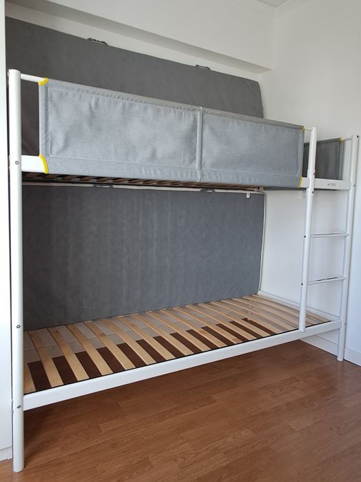 Vendo Beliche VITVAL (IKEA) + 2 Colchões em ótimo estado
