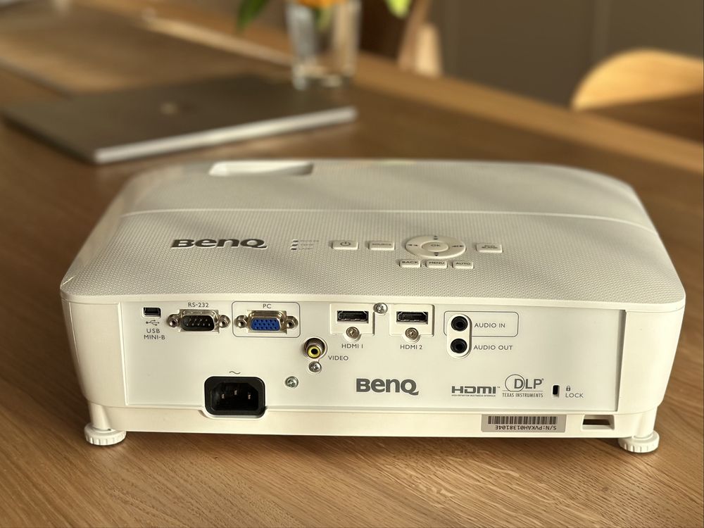 Projektor Benq W1050