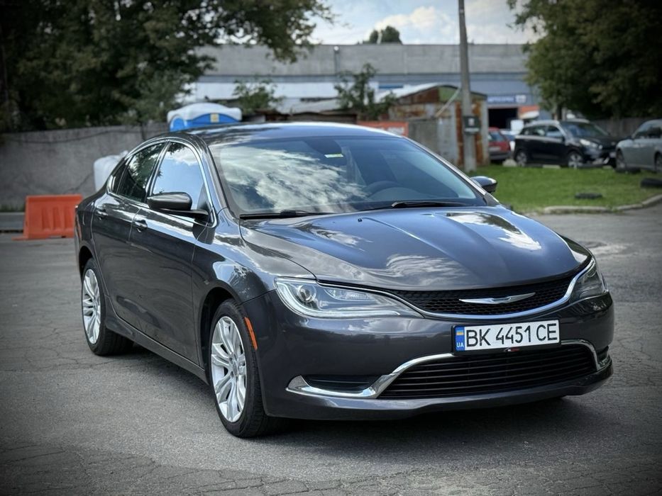 Автомобіль Chrysler 200