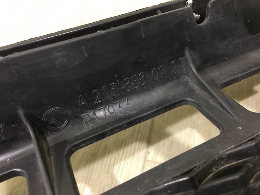 Решетка радиатора Гриль Mercedes E W213 / 2016-2020 г. / A2138880223