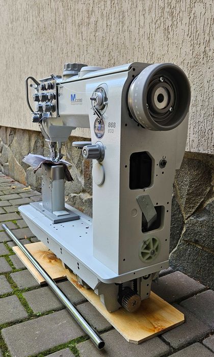 Durkopp Adler 868 M Type Eco. Промислова колонкова швейна машина.