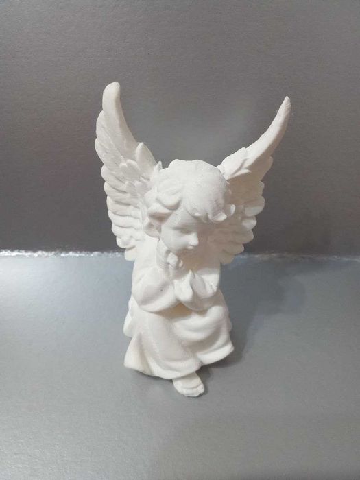 Ангел з пластику