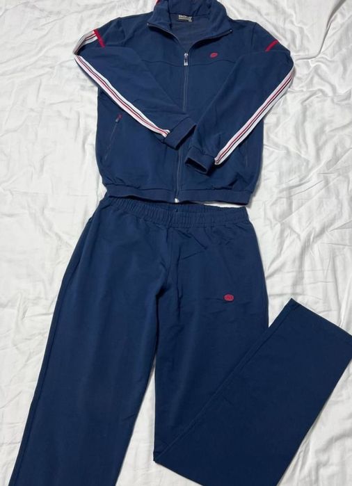 Спортивный костюм размер с-м в идеальном состоянии