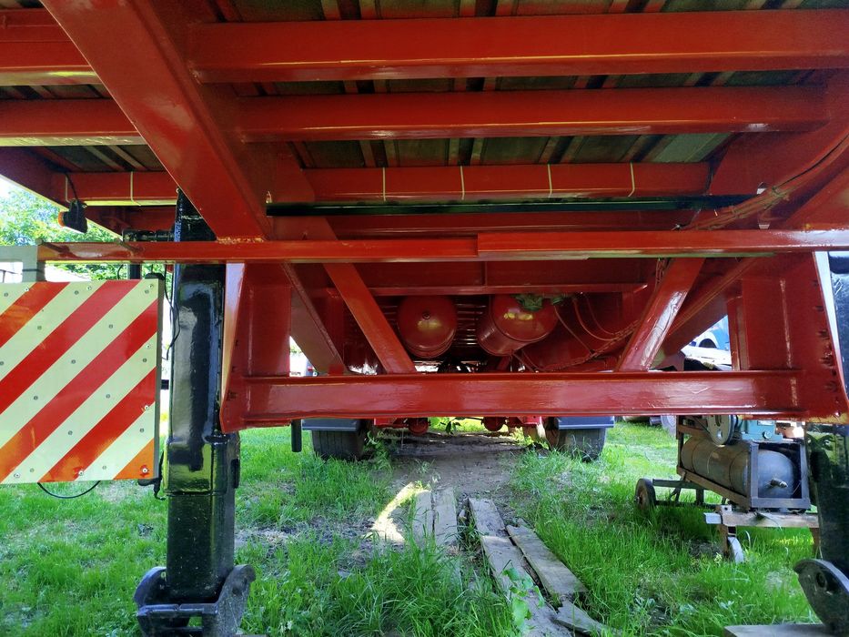 Напівпричіп платформа