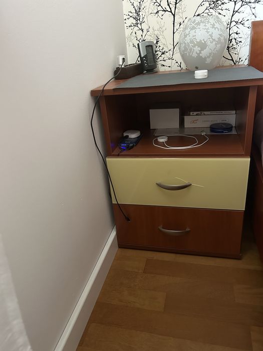 2 szafki nocne kolor jablon pasujace do szafy garderoby