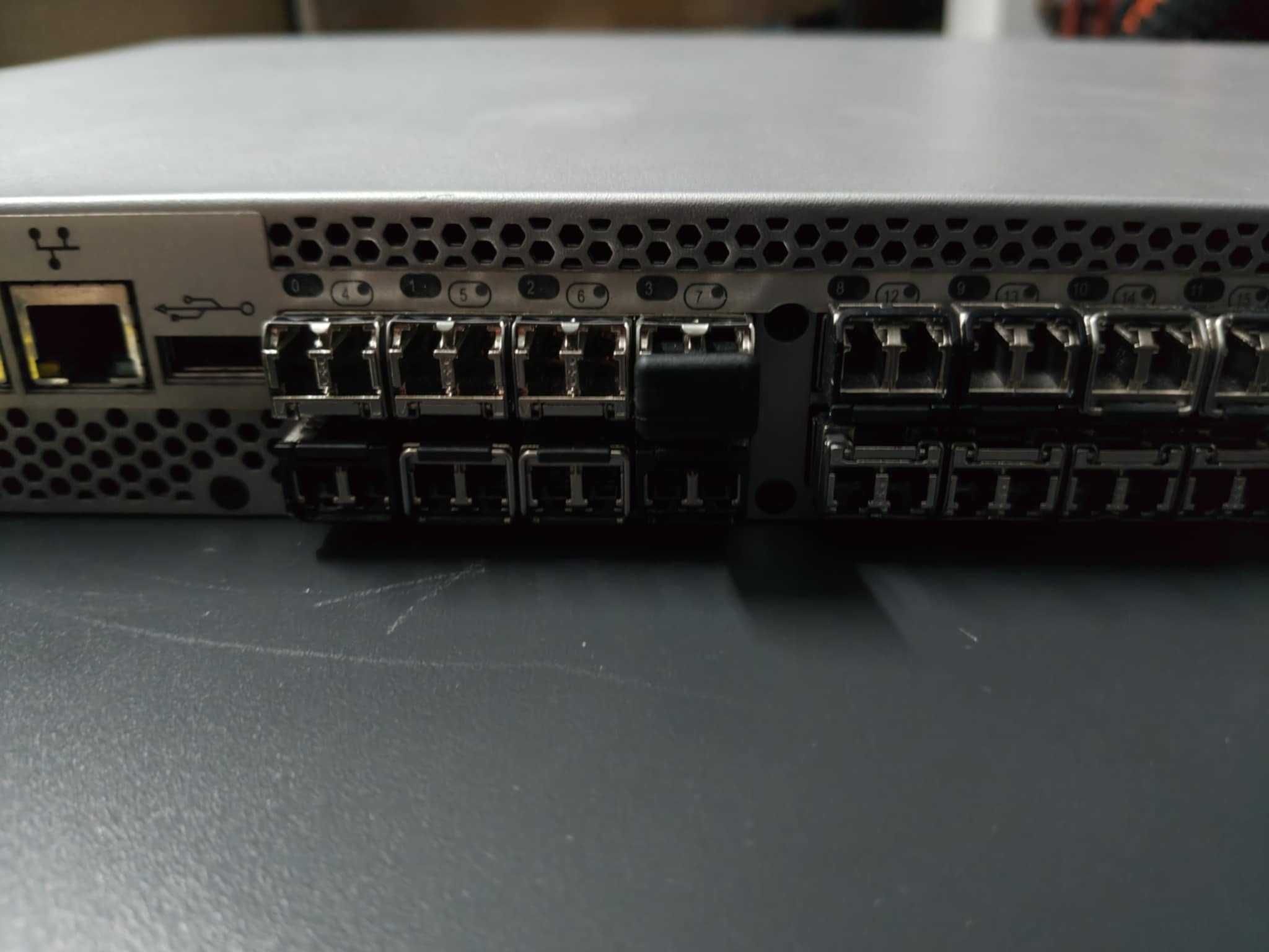 Switch Brocade 300 8gbit 16/16 SAN Fibre Channel SAN FVAT