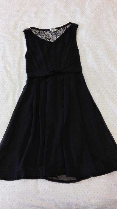 Vestido preto costas renda