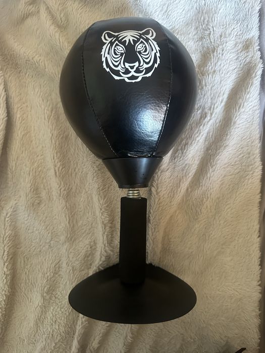 Боксерська реакційна груша на підставці