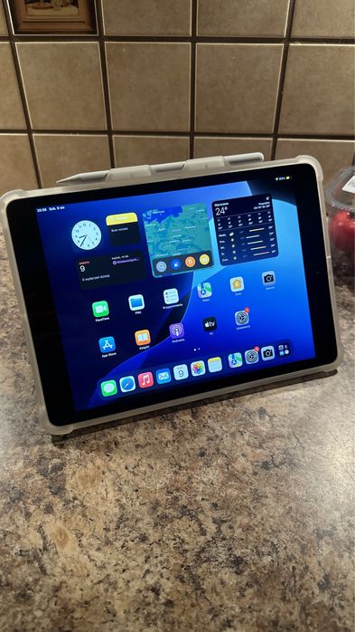 Tablet iPad Apple Retina 10.5” —- iOS 18.6 - Touch ID