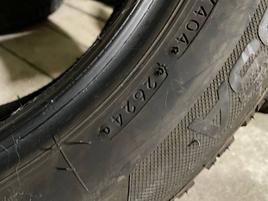 Зимова резина 215/55 R17 в чудовому стані