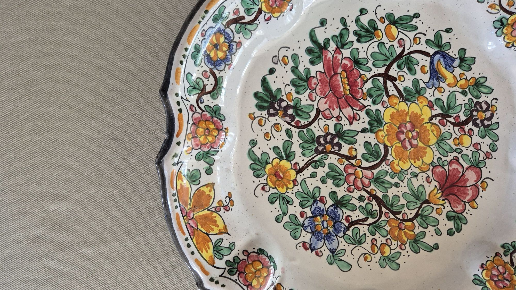 Duży talerz ceramiczny Oderisi de Gubbio 35,5cm