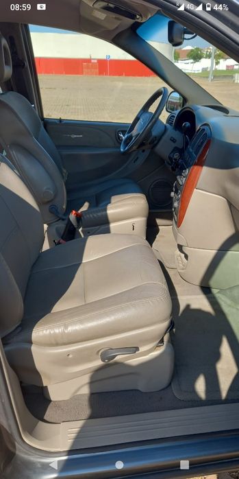 Chrysler Voyager com motor 2.7 diesel 60.000 km