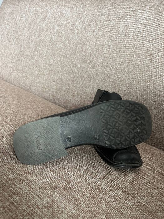 Черевички жіночі.