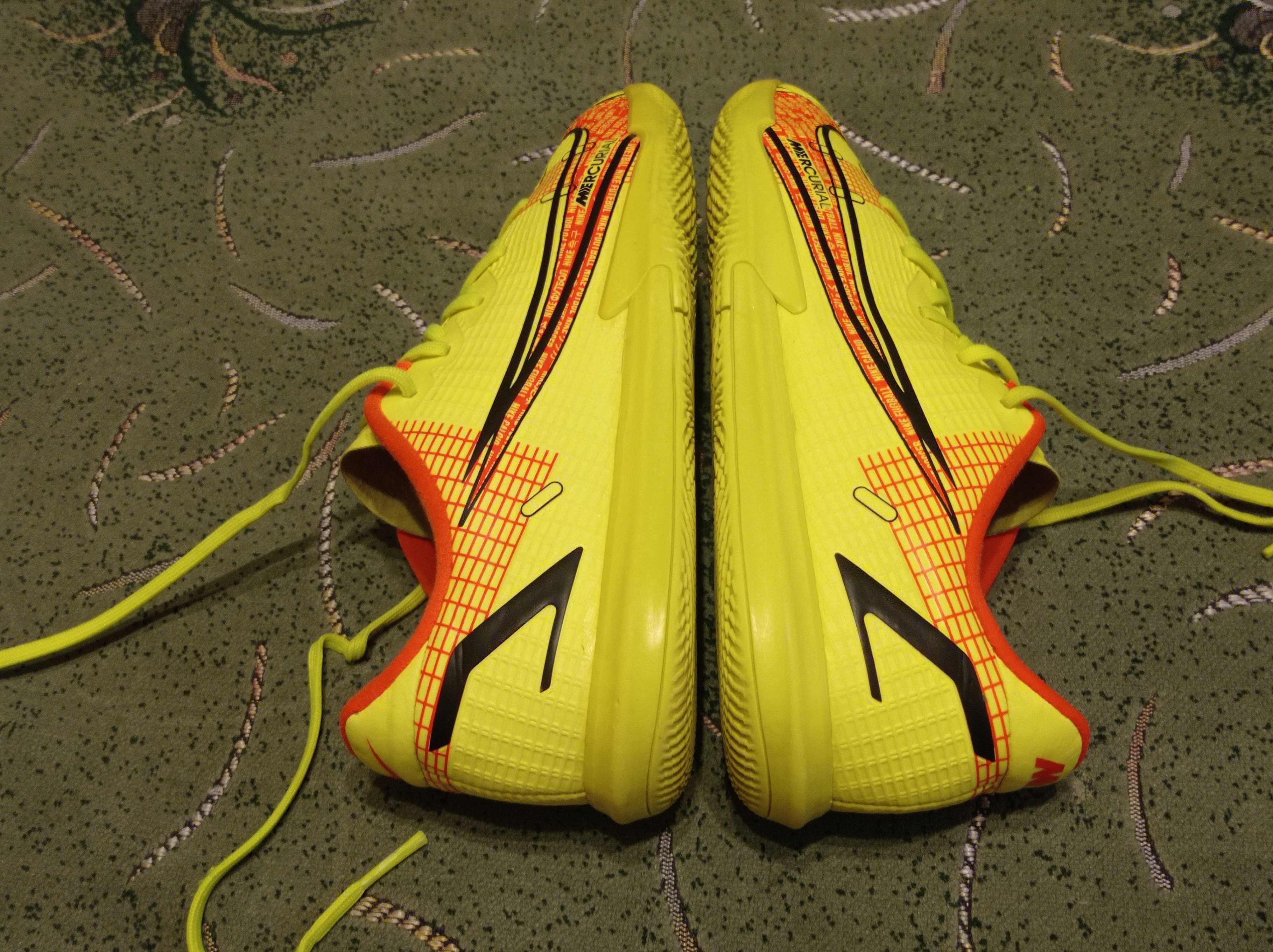 Футзалки Nike Mercurial (оригинал)фирменные размер-37,5 стелька-23,5см