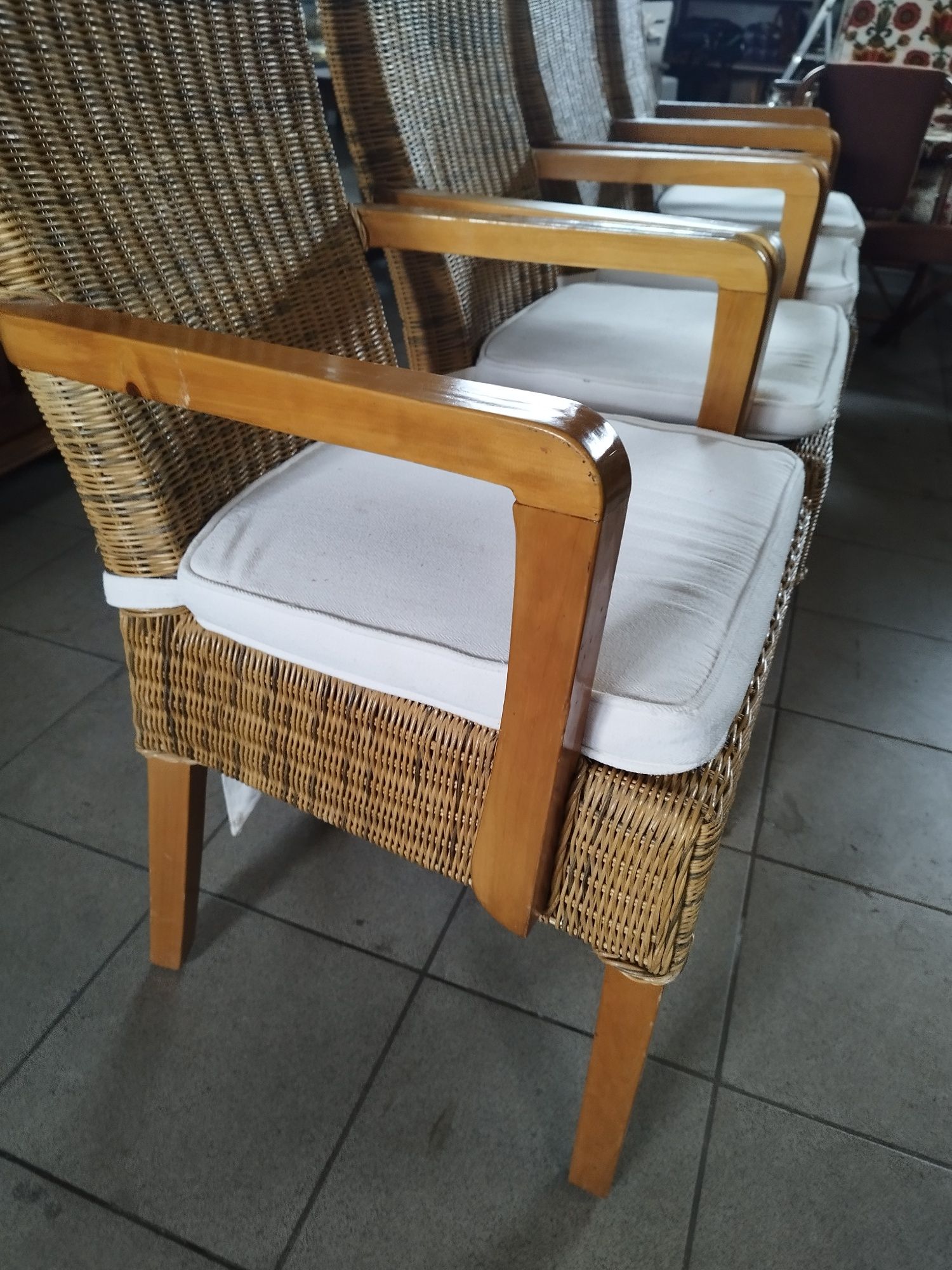 krzesła drewniano-wiklinowe kuchenne salonowe antyk