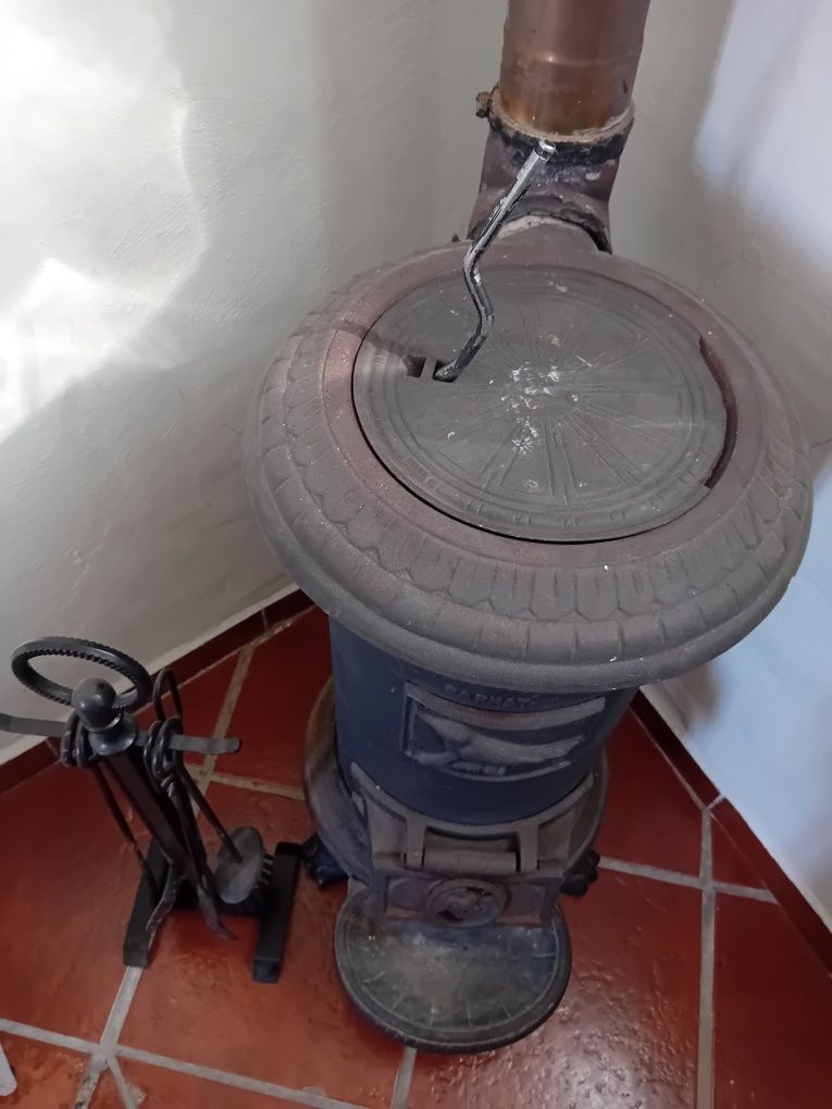 Vendo Salamandra usada com tubagens e utensílios incluídos
