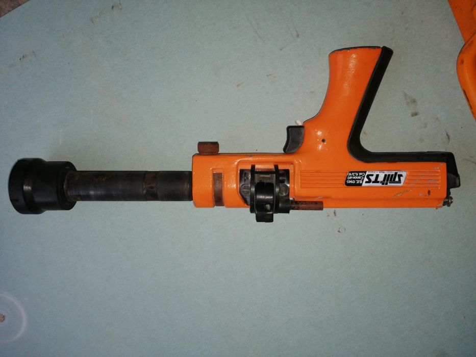 Pistolet do kołków