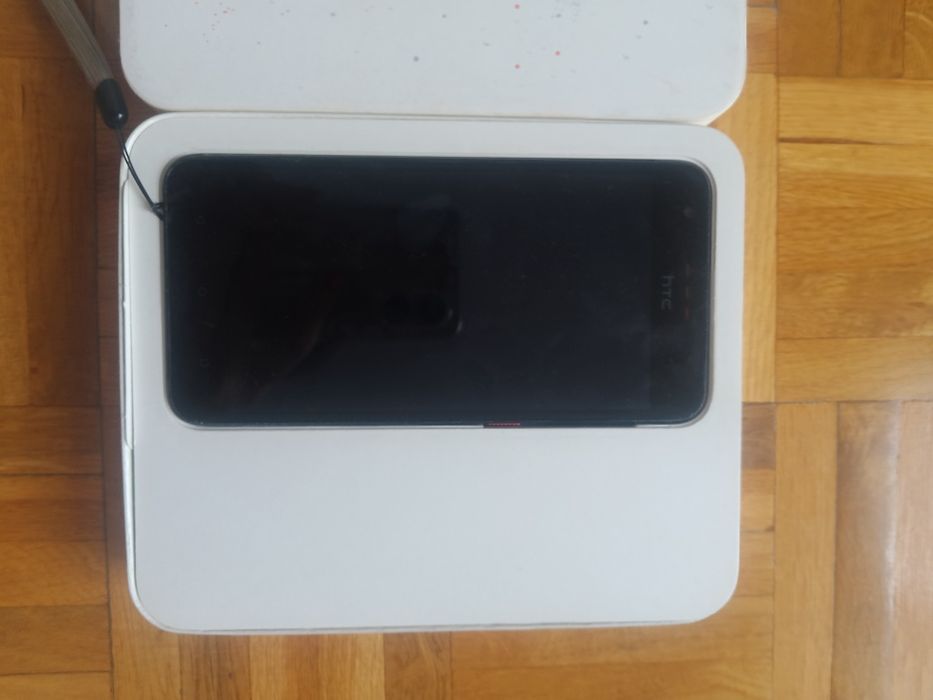 Telefon HTC Desire 825