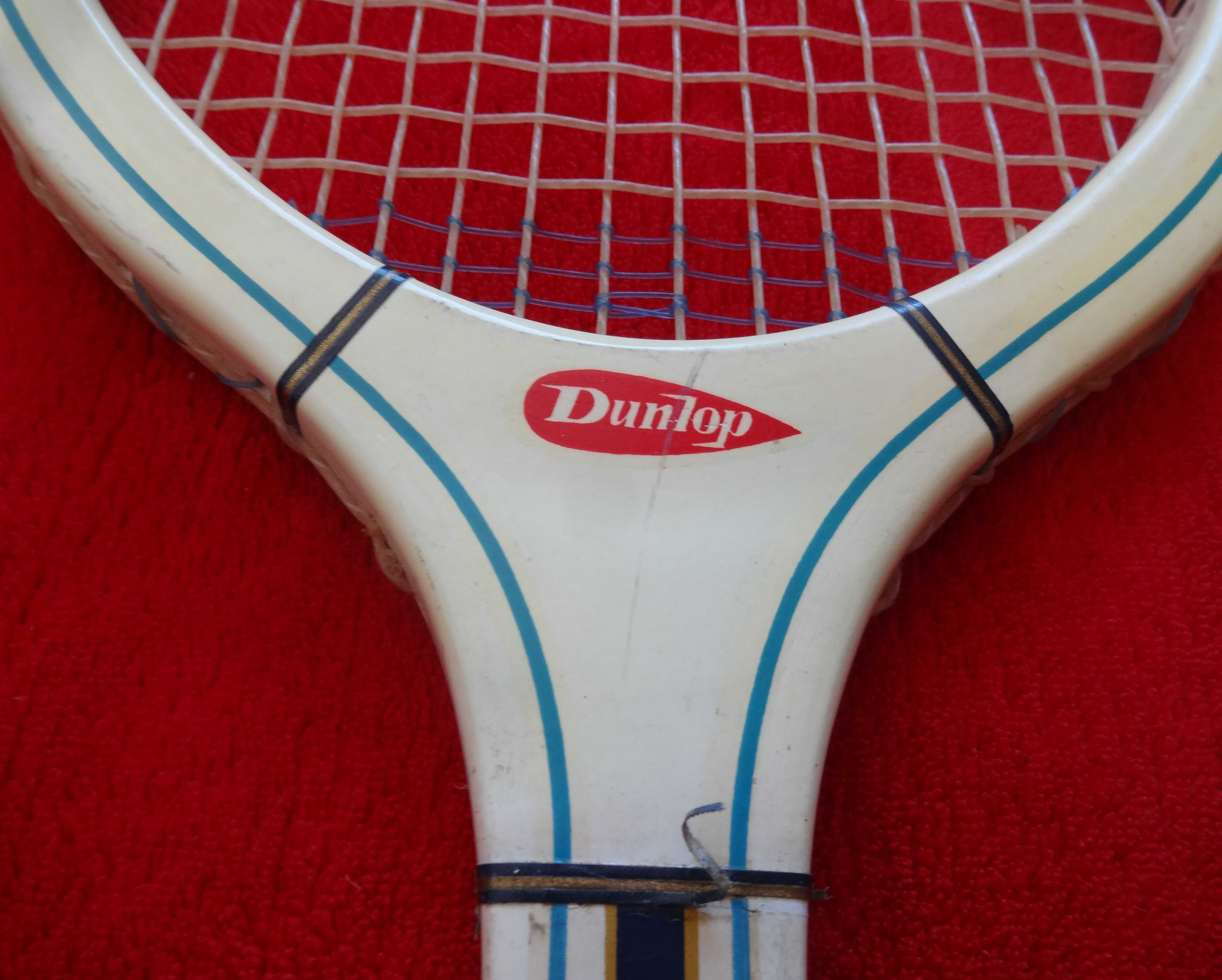 Dunlop - retro rakieta tenisowa z pokrowcem i w prawidle; z Wlk. Bryt.