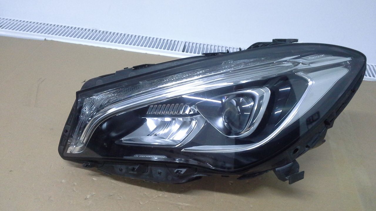 Lampa Mercedes CLA Lift L