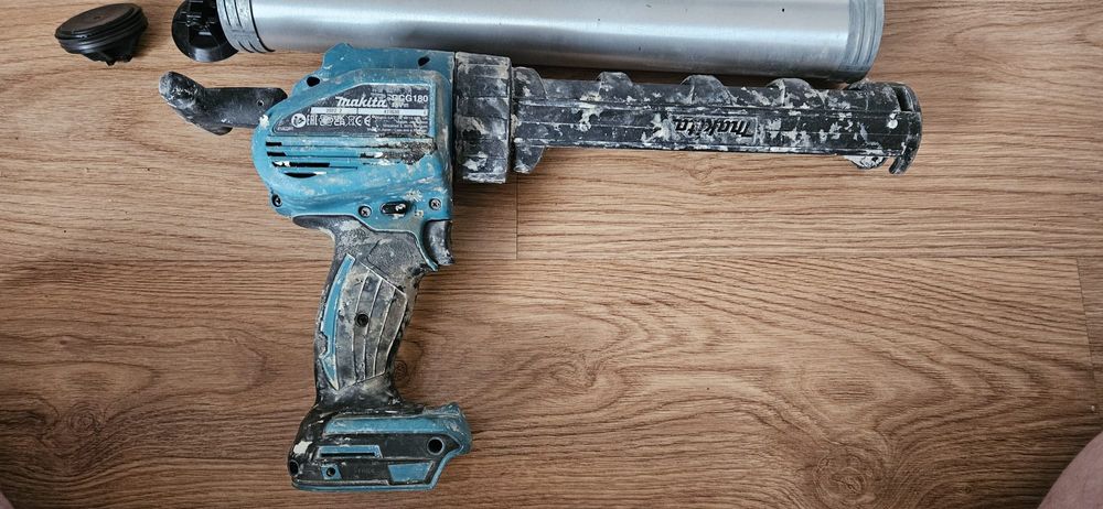 Akumulatorowy wyciskacz do silikonu kleju Makita DCG 180 LXT