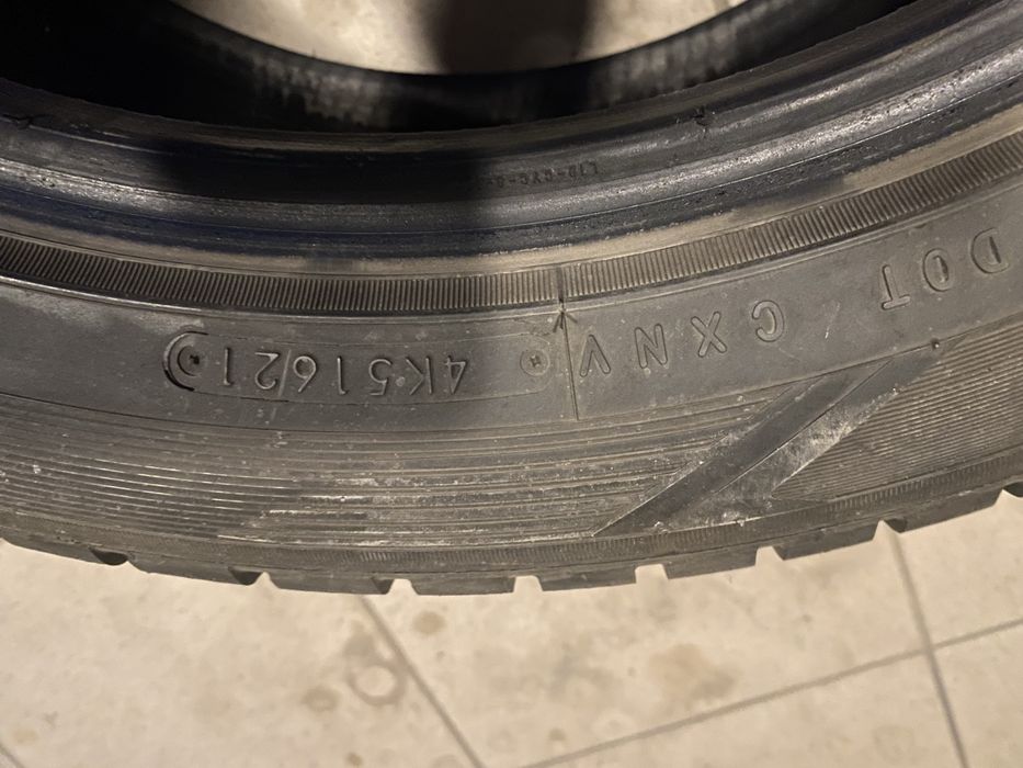 Sprzedam używane zimowe opony 235/50/19