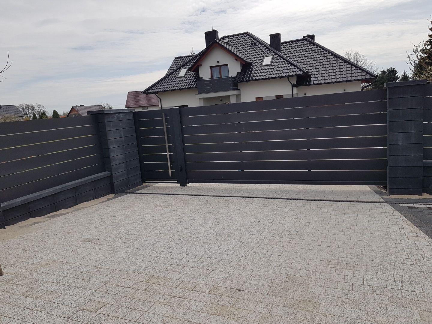 Ogrodzenie, brama