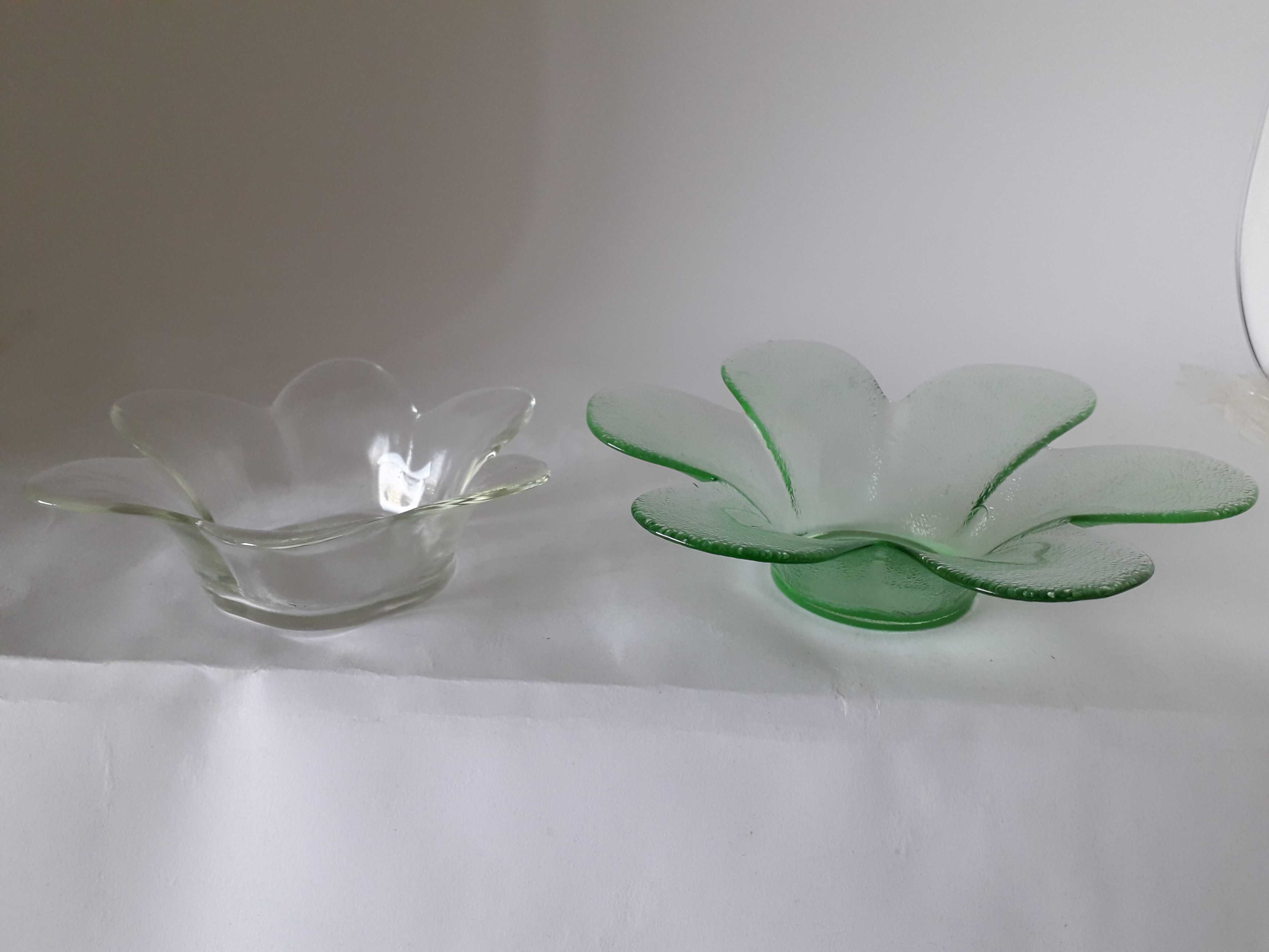 Szkło zestaw dwóch szklanych miseczek-kwiatków