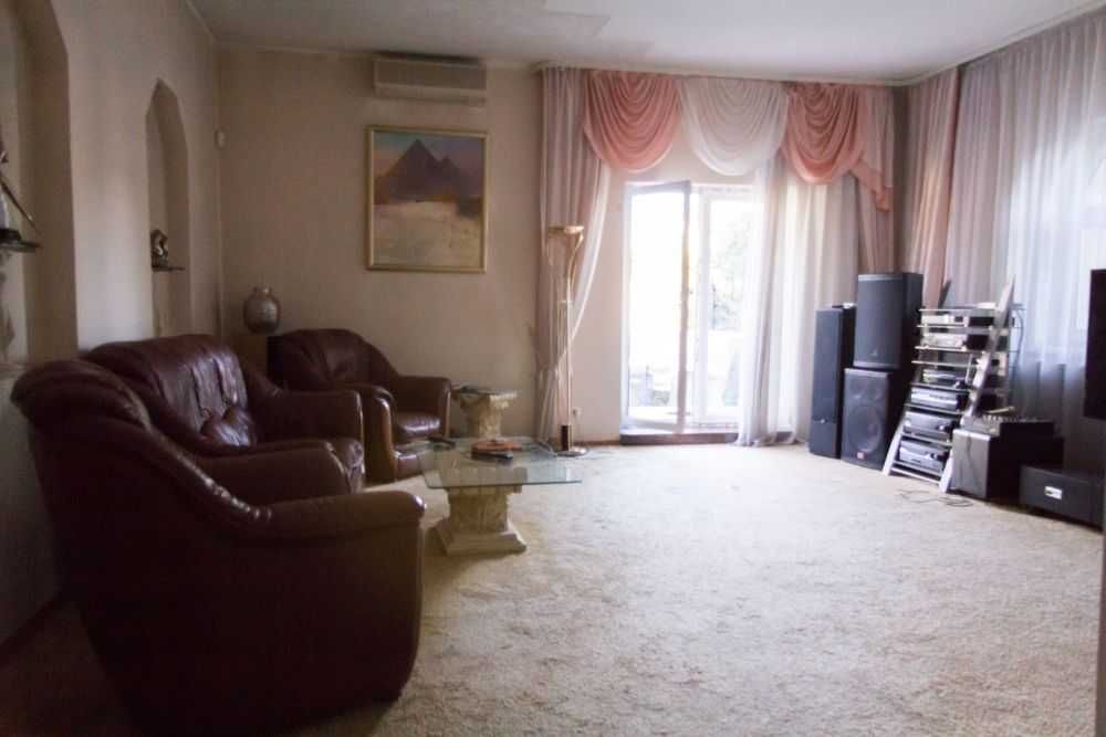 Продам частный дом 300 кВ.м,Новые дома, возле Меркурий(код 4656)