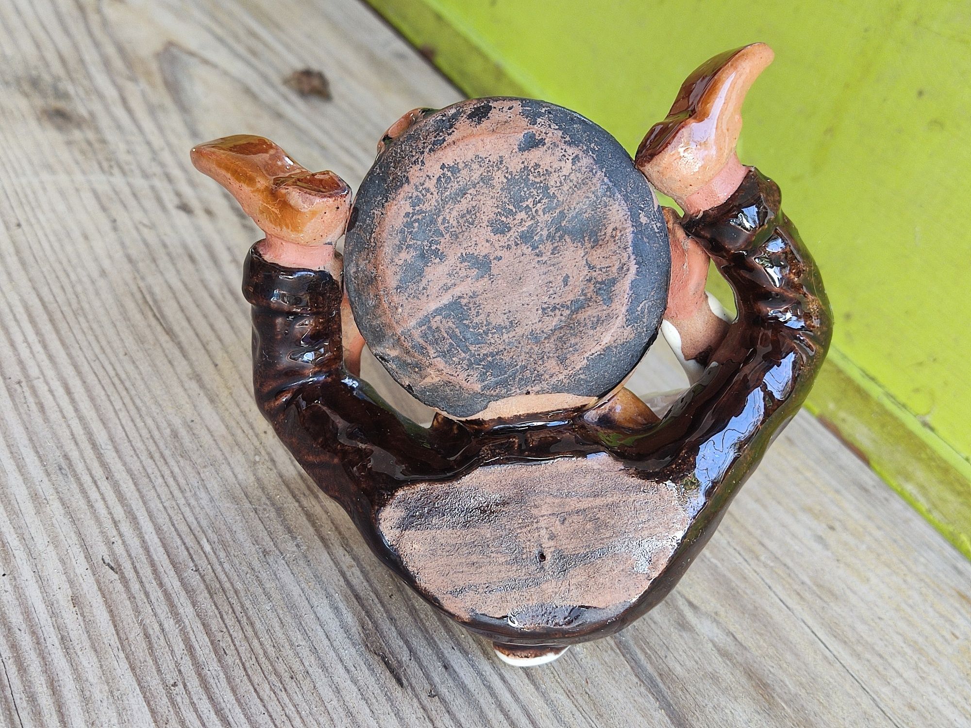 Estatueta Bordalo Pinheiro, Zé Povinho comendo
