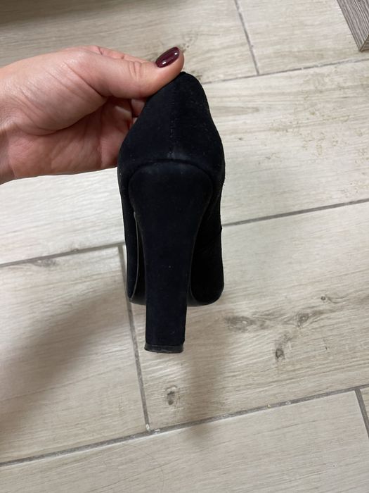 Туфлі на підборах замшеві