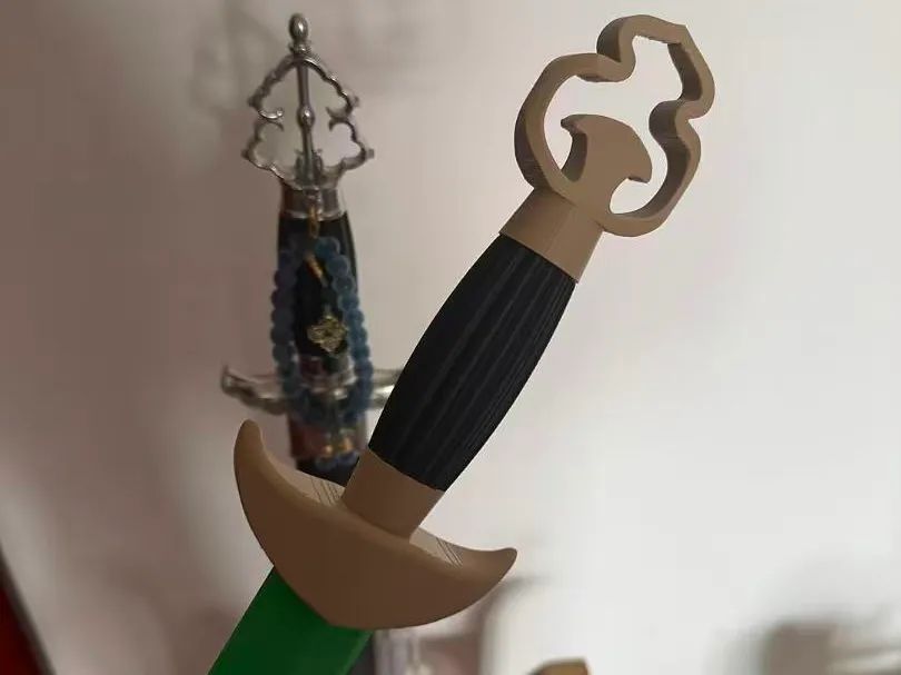 Espada Mágica com Padrão Castanha de Água