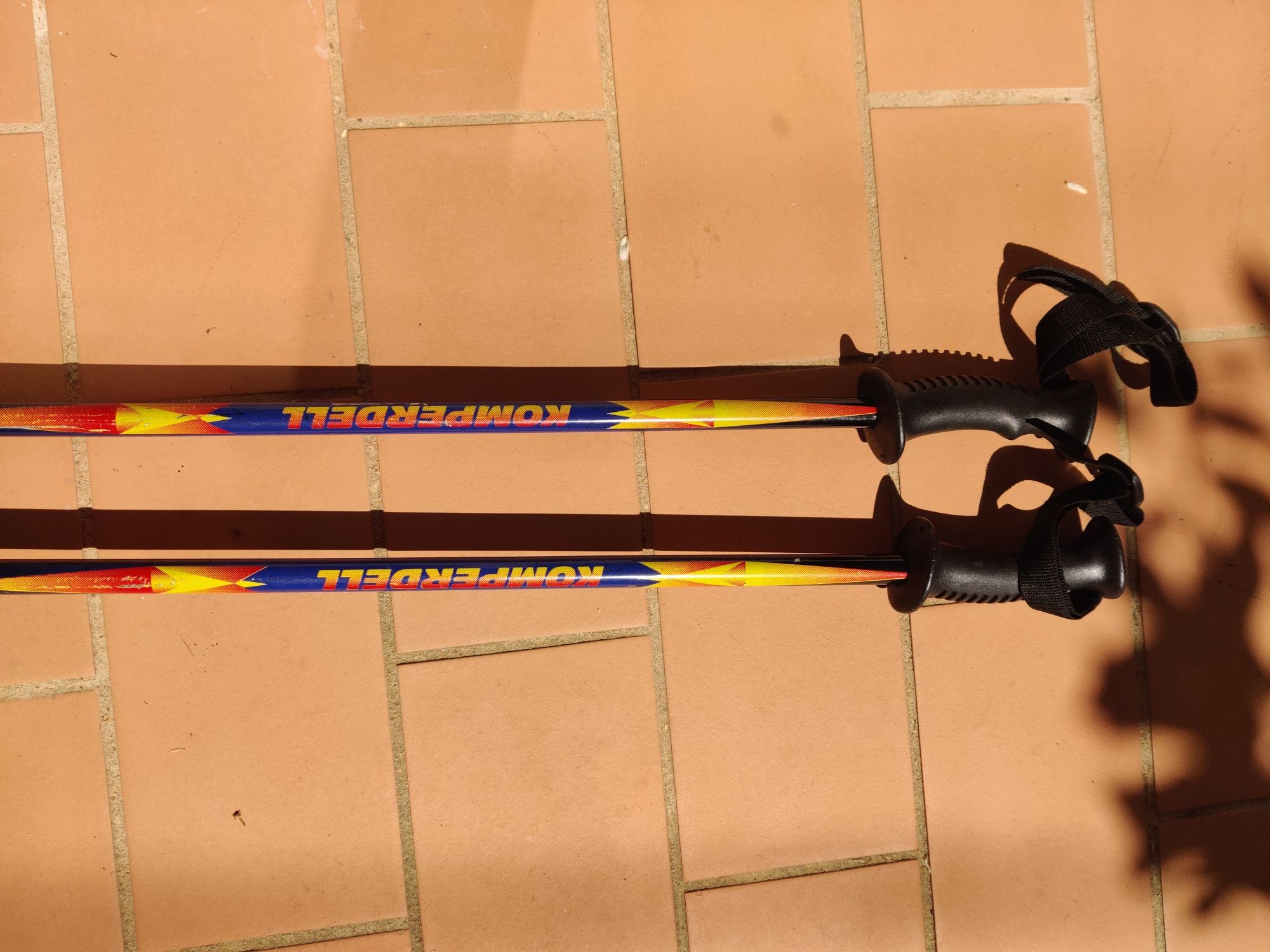 Skis 170 e bastões