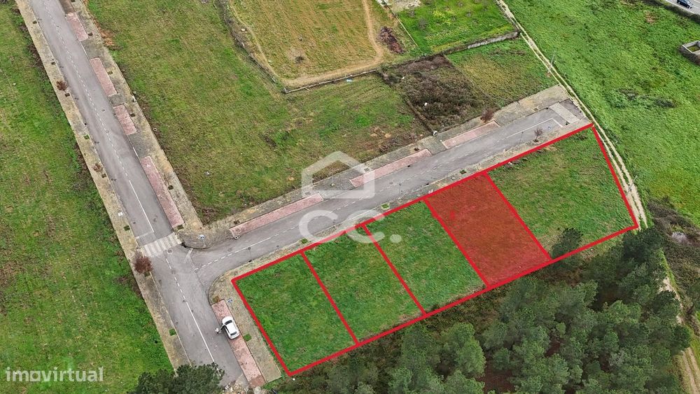 Lote de terreno destinado à construção de moradia, situado em uma loca