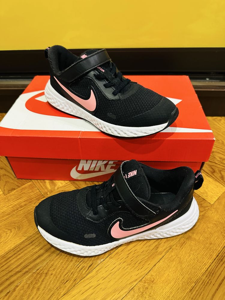 Кроссовки Nike Revolution размер 34