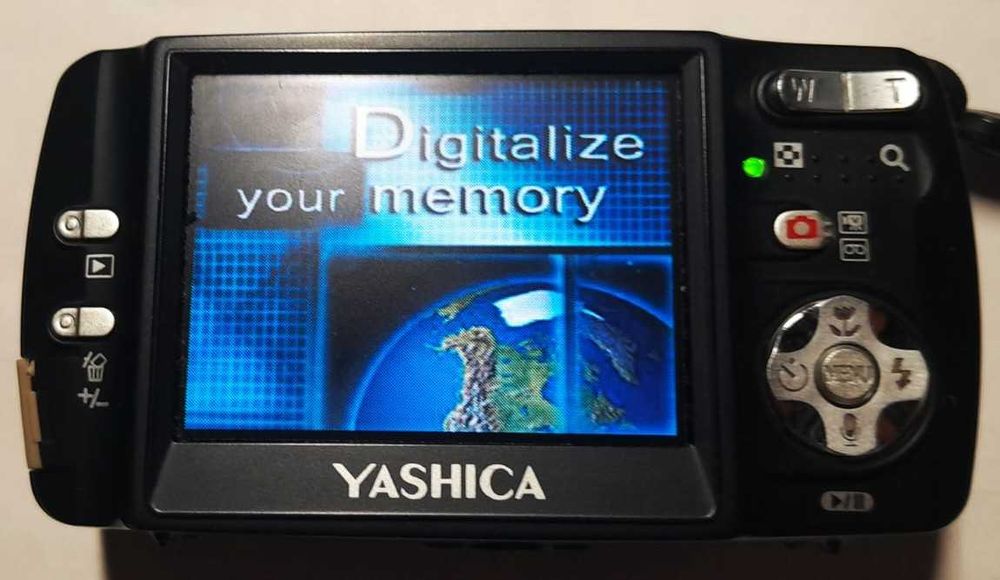 Цифрова камера Yashica EZ 5031. Японія.
