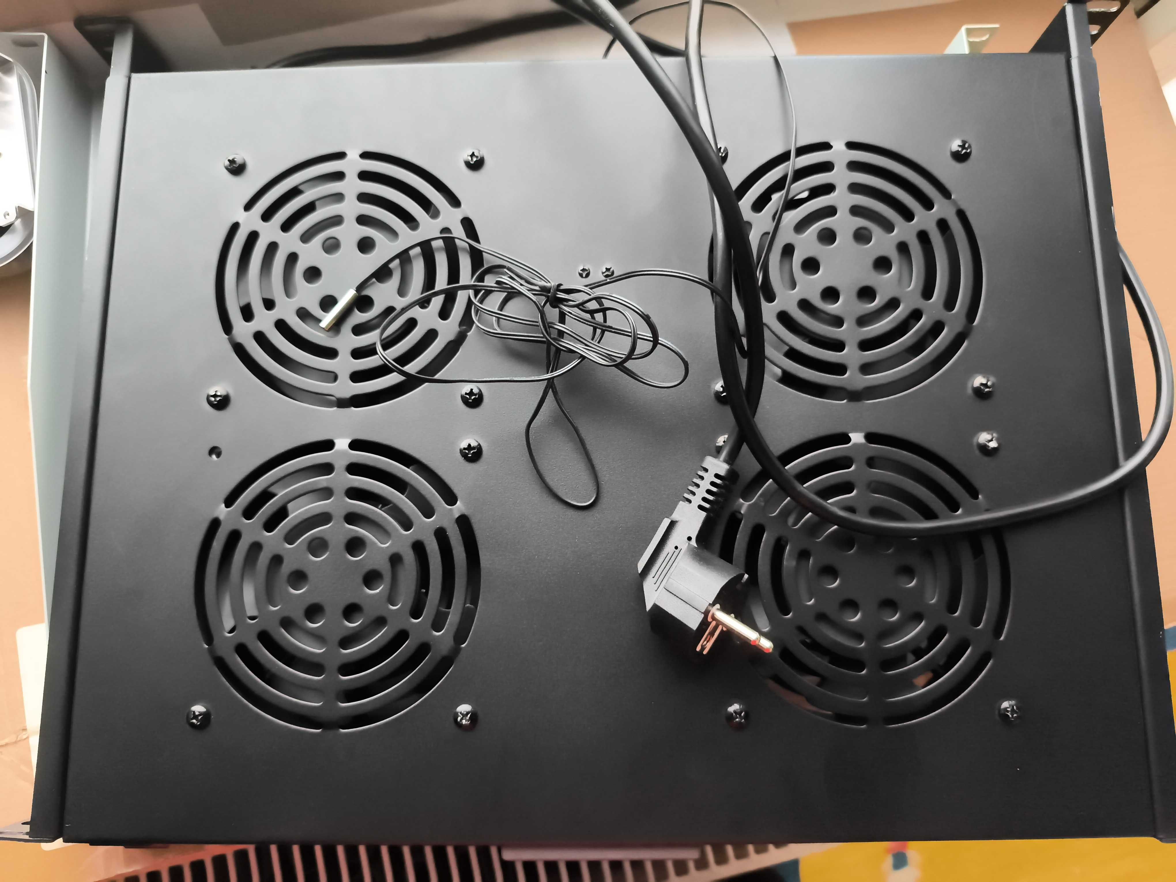 GetFort panel 4 wentylatorów z termostatem Rack 19/1U