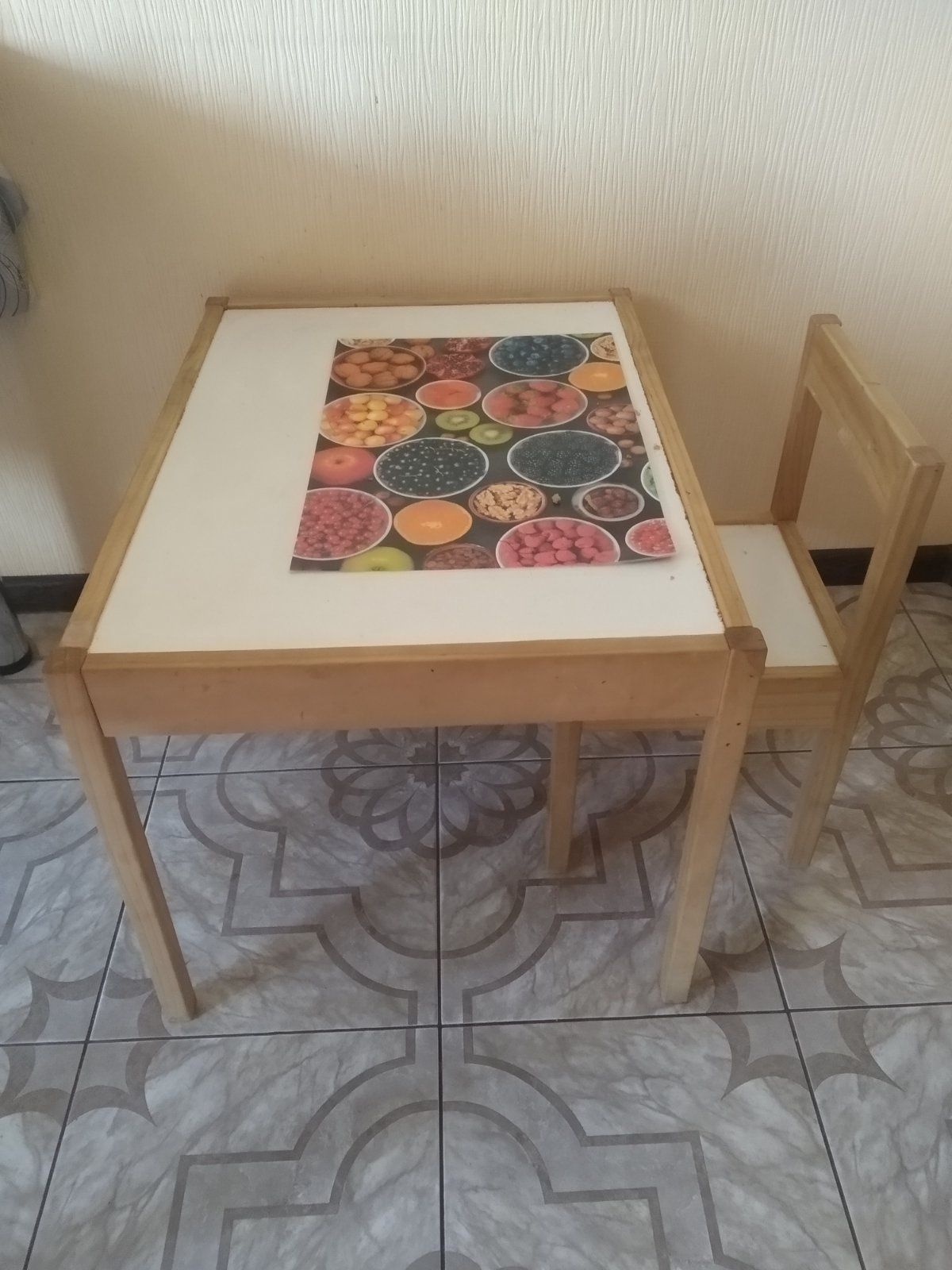 Стол Ikea 2-7 років дитячий і стул